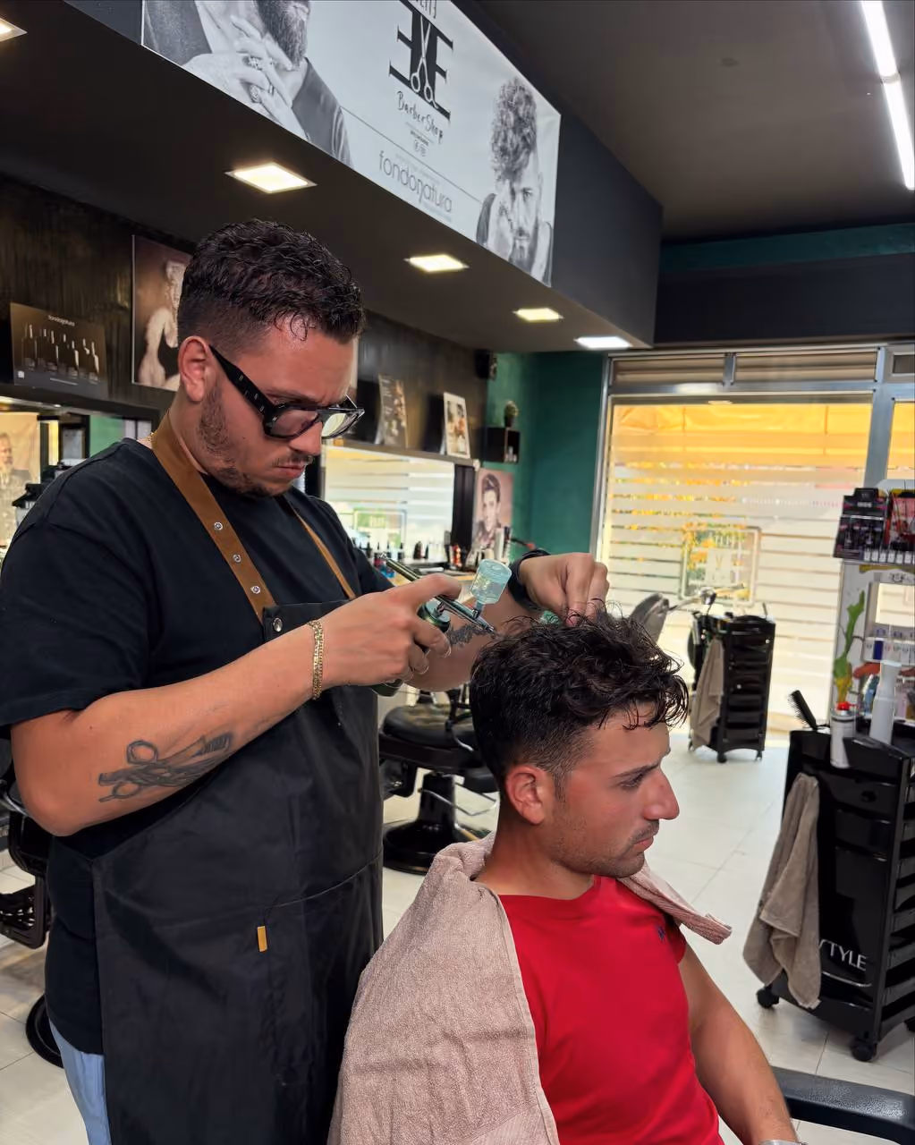 Giuseppe Meli al lavoro su un taglio